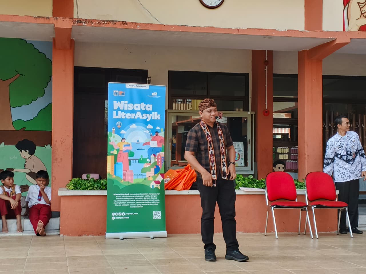 Wisata LiterAsyik Ke SDN Ciracas 09